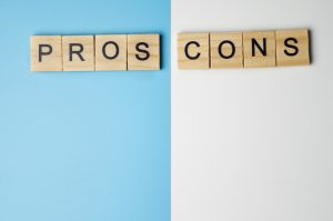 pros and cons of invoice discounting