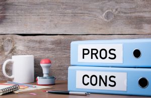 what are the pros and cons to invoice factoring